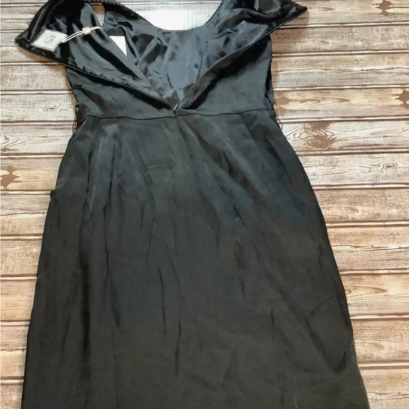 ST. JOHN COUTURESize 4 Black S Knit DRESS Sleeveless Embellished NecklineNWT
